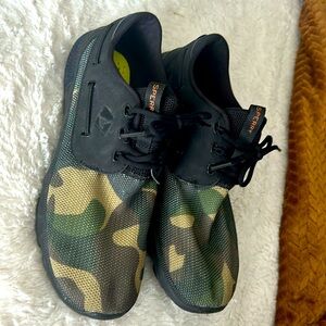 Like new sperry army sneakers